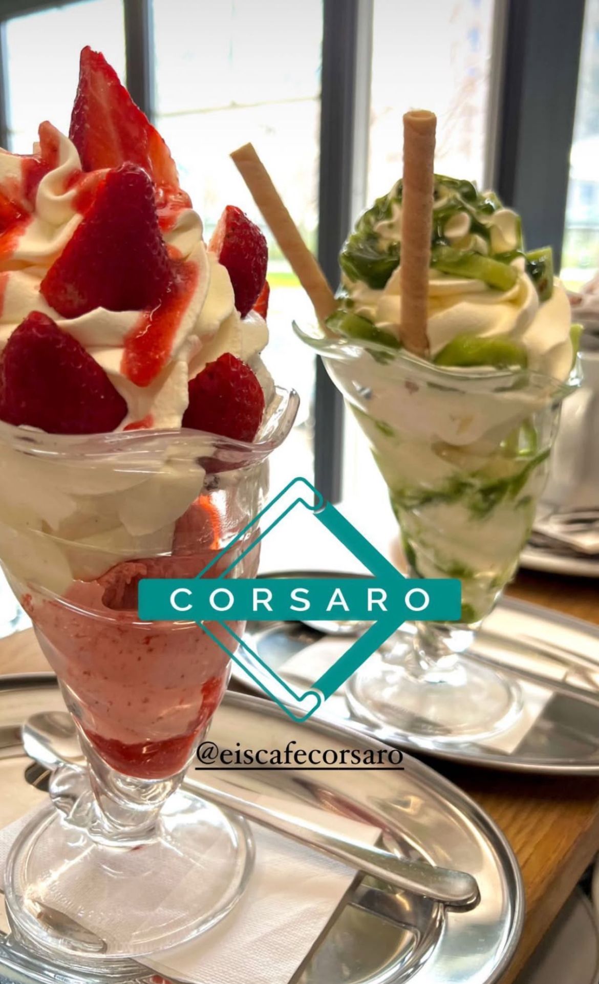 Erdbeer und Kiwi Eisbecher